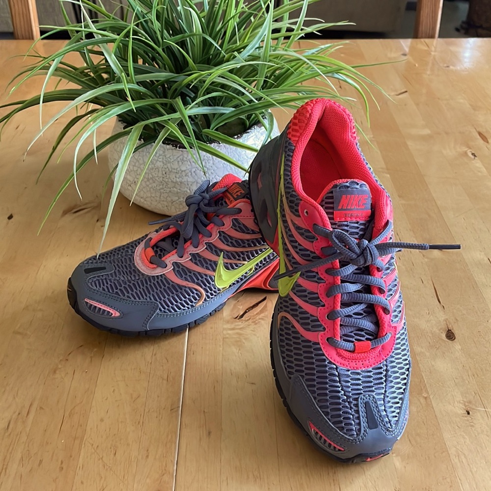 💗💗Women’s Nike Air Torch 4 Sneakers Size 7.5💗💗